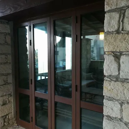 Case de vacanță Luxurious Wood 'n' Stone House *