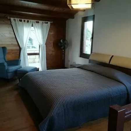 Ferienhaus Luxurious Wood 'n' Stone House