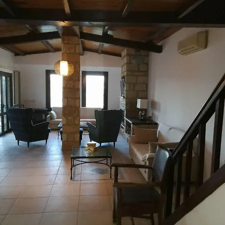 Luxurious Wood 'n' Stone House * Pissouri